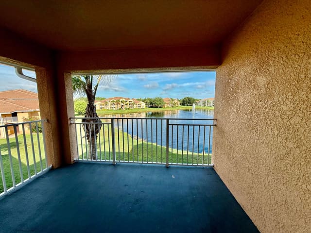 271 SW Palm Drive 304, Port St. Lucie, FL 34986