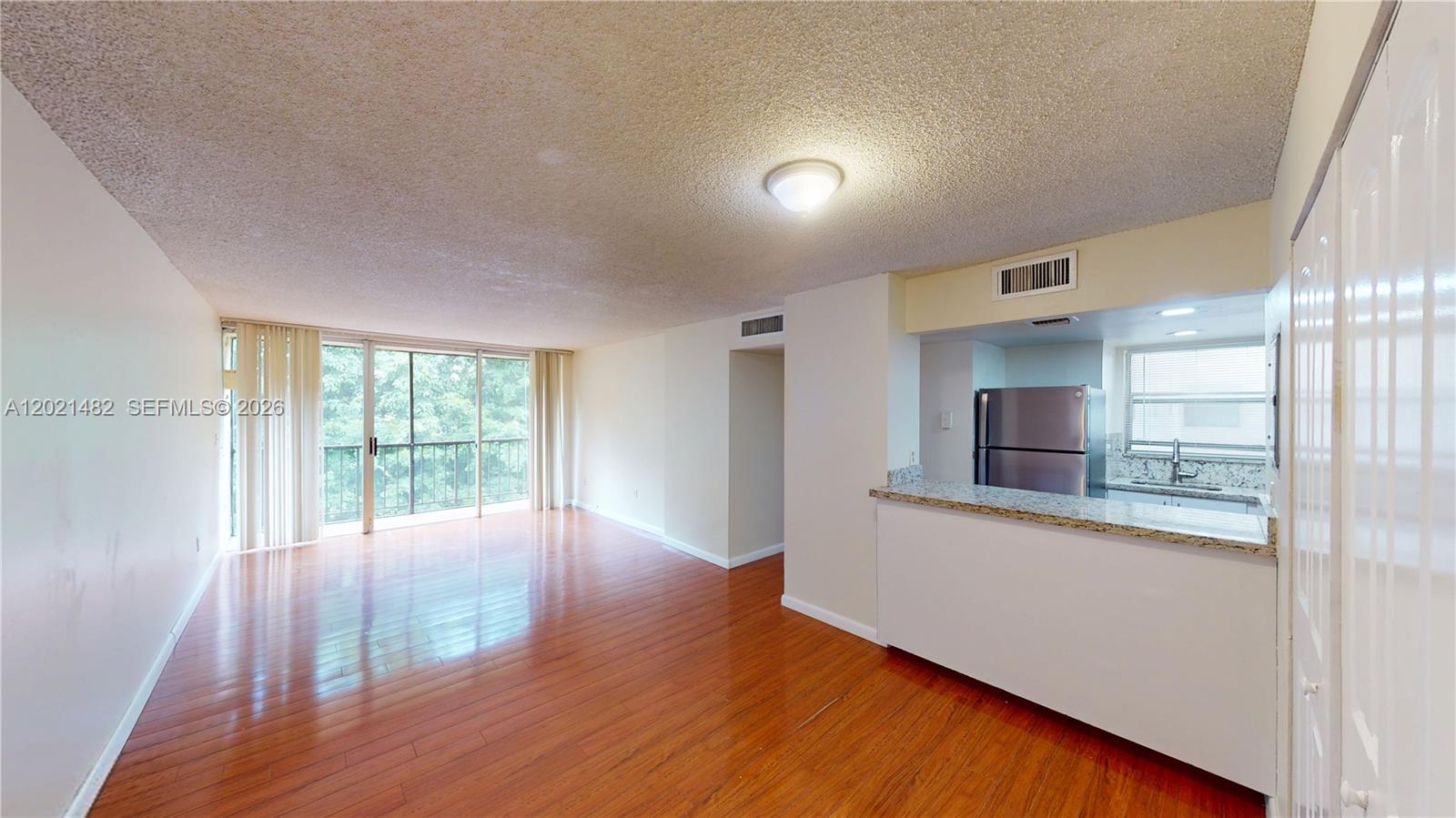8860 Fontainebleau Boulevard 405, Miami, FL 33172, Miami