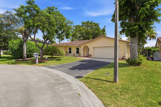 11748 NW 28th Street, Coral Springs Country Club, Coral Springs, FL