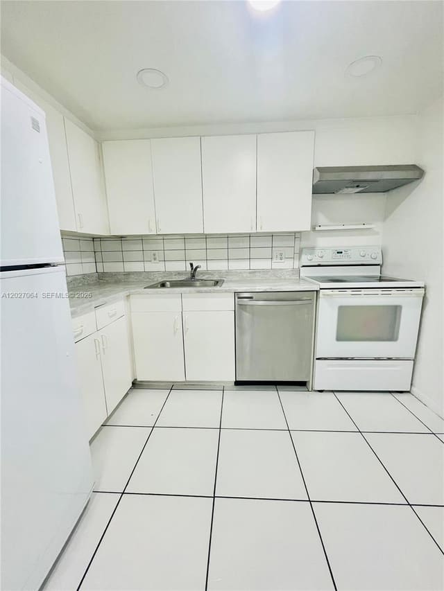 13499 Biscayne Boulevard 1613, North Miami, FL 33181
