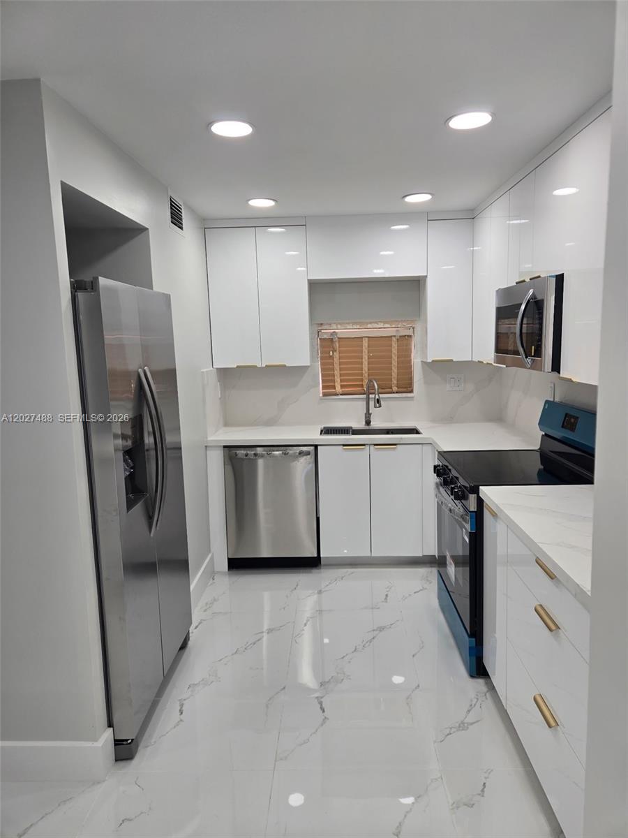 700 S Hollybrook Drive 207, Pembroke Pines, FL 33025, Pembroke Pines