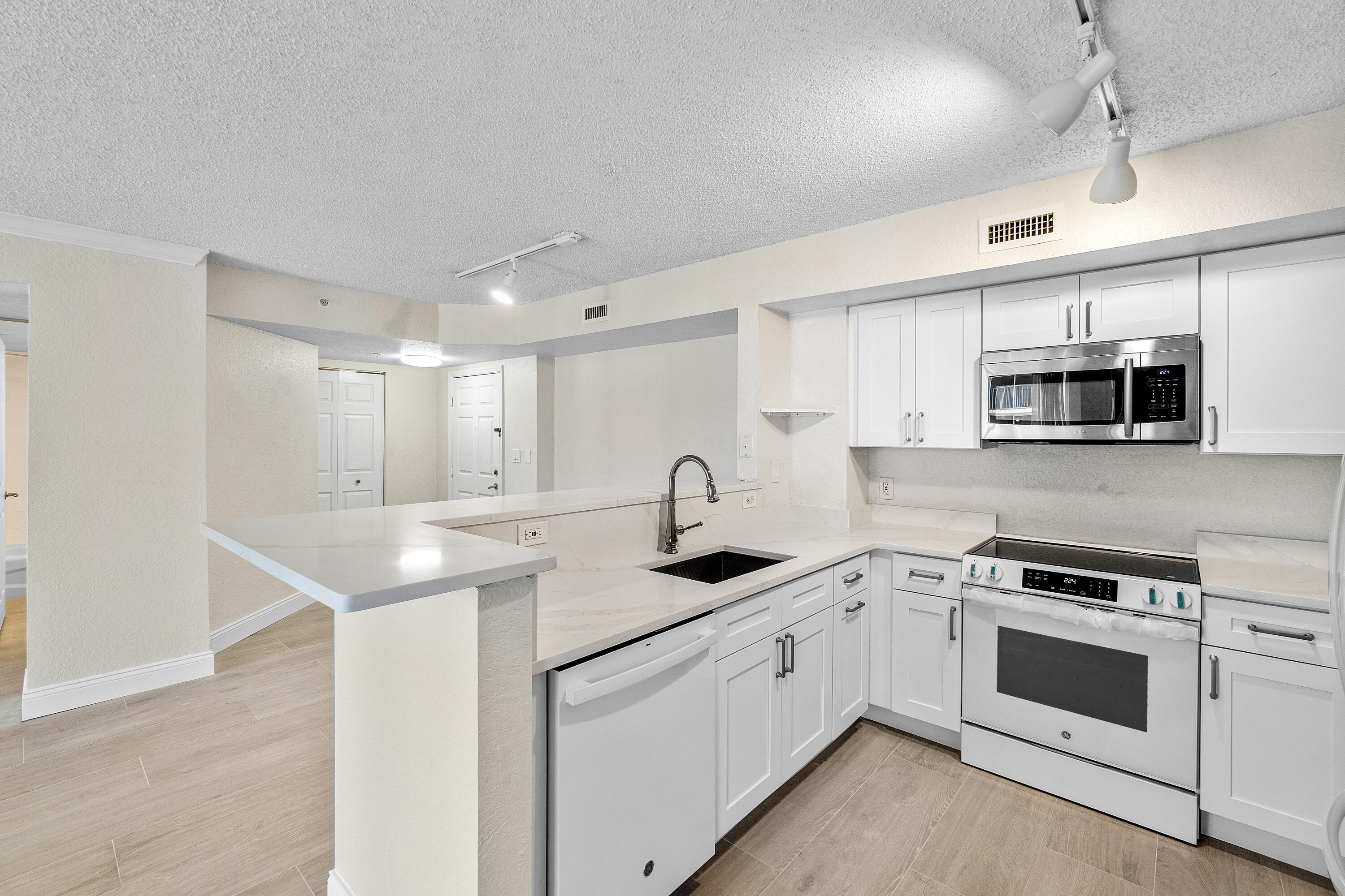 1801 N Flagler Drive 835, West Palm Beach, FL 33407, West Palm Beach