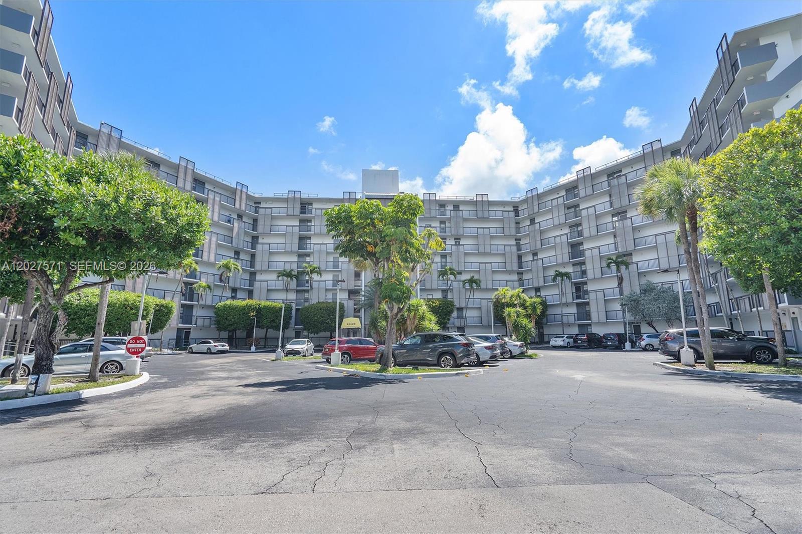 20400 W Country Club Drive 214, Aventura, FL 33180, Aventura