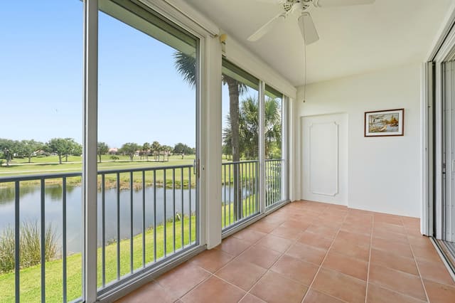 4775 S Harbor Drive 201, Camden House At Oak Harbor, Vero Beach, FL