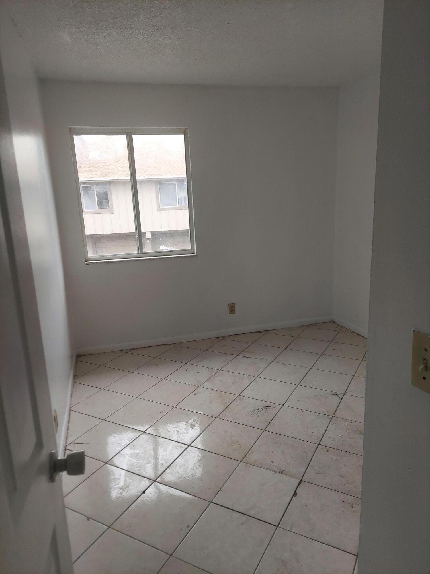 2215 NW 56th Avenue 3-e — photo 7