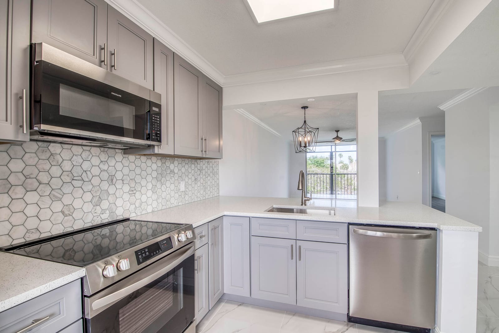 6795 Huntington Lane 406, Delray Beach, FL 33446 photo 2