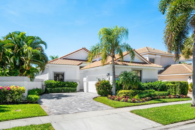 17545 Vía Capri, sold in Ville De Capri / Polo Club, Boca Raton, FL