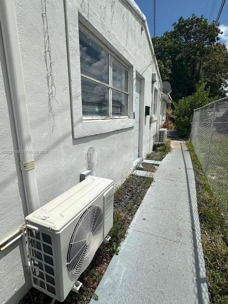 685 SW 7th Terrace — photo 3