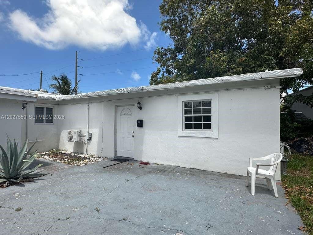 685 SW 7th Terrace — photo 4