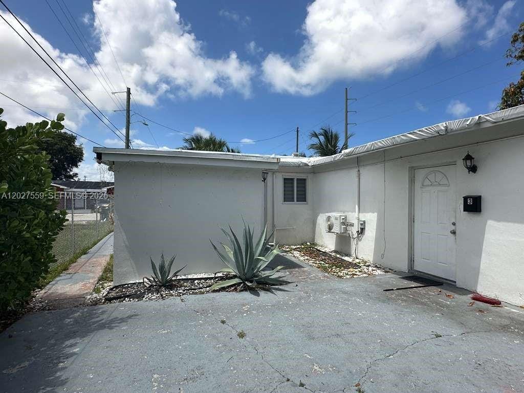 685 SW 7th Terrace — photo 7