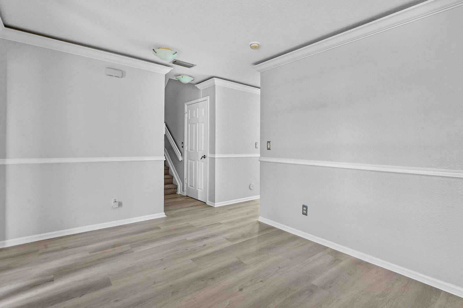 3260 Commodore Court — photo 5