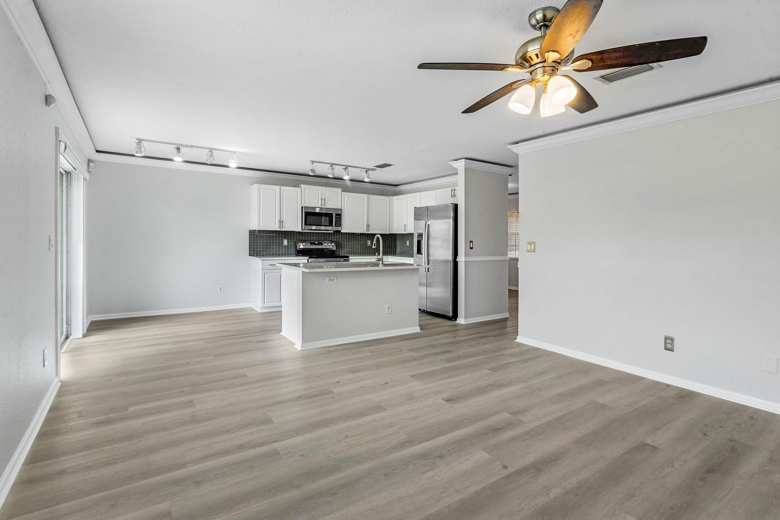 3260 Commodore Court — photo 6