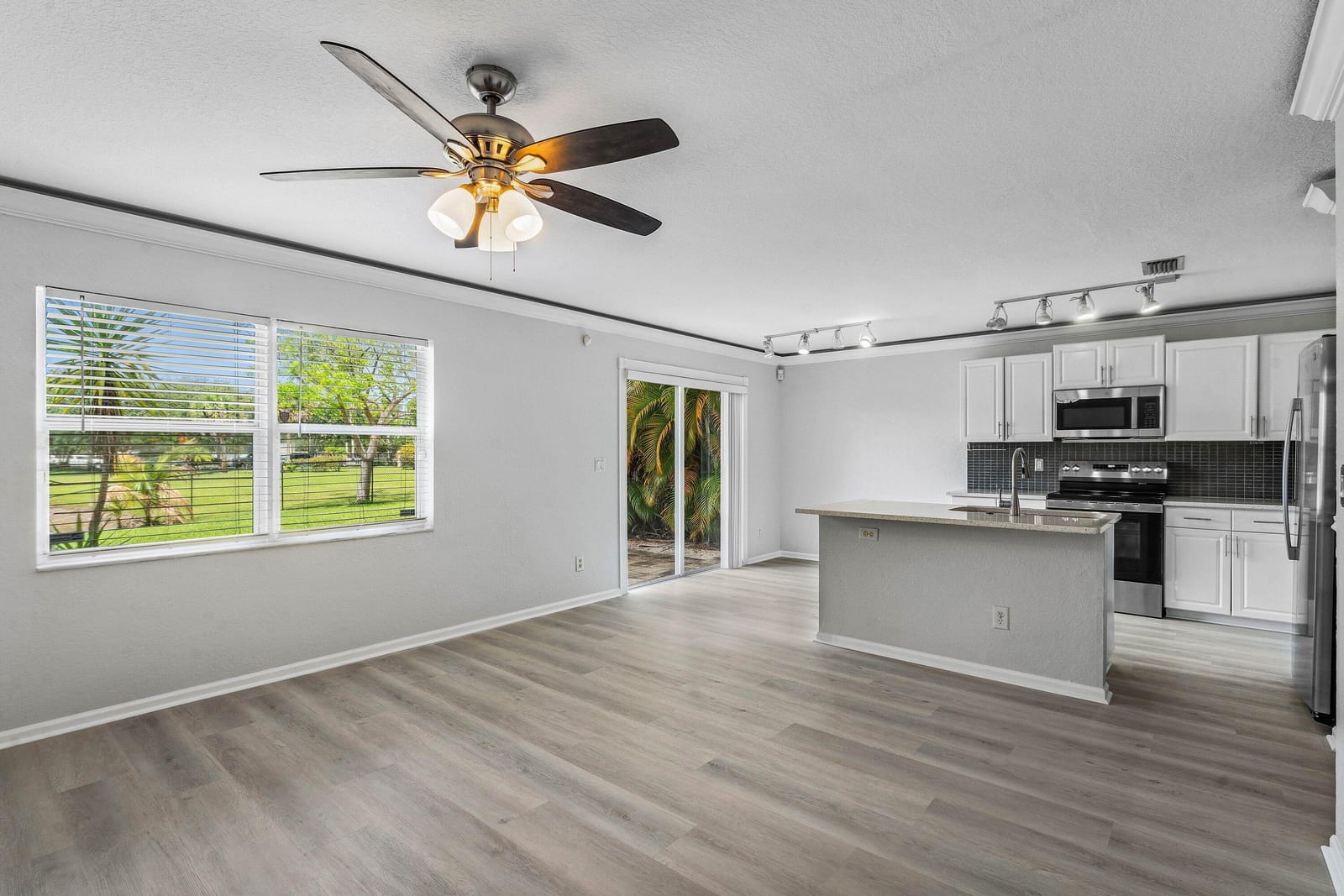 3260 Commodore Court — photo 7