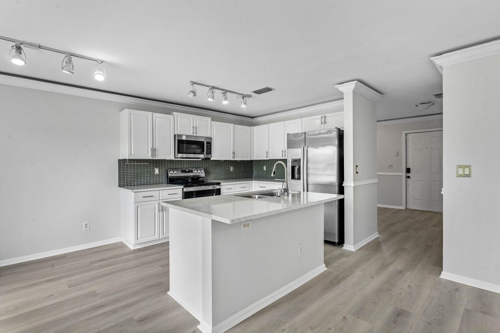 3260 Commodore Court — photo 9