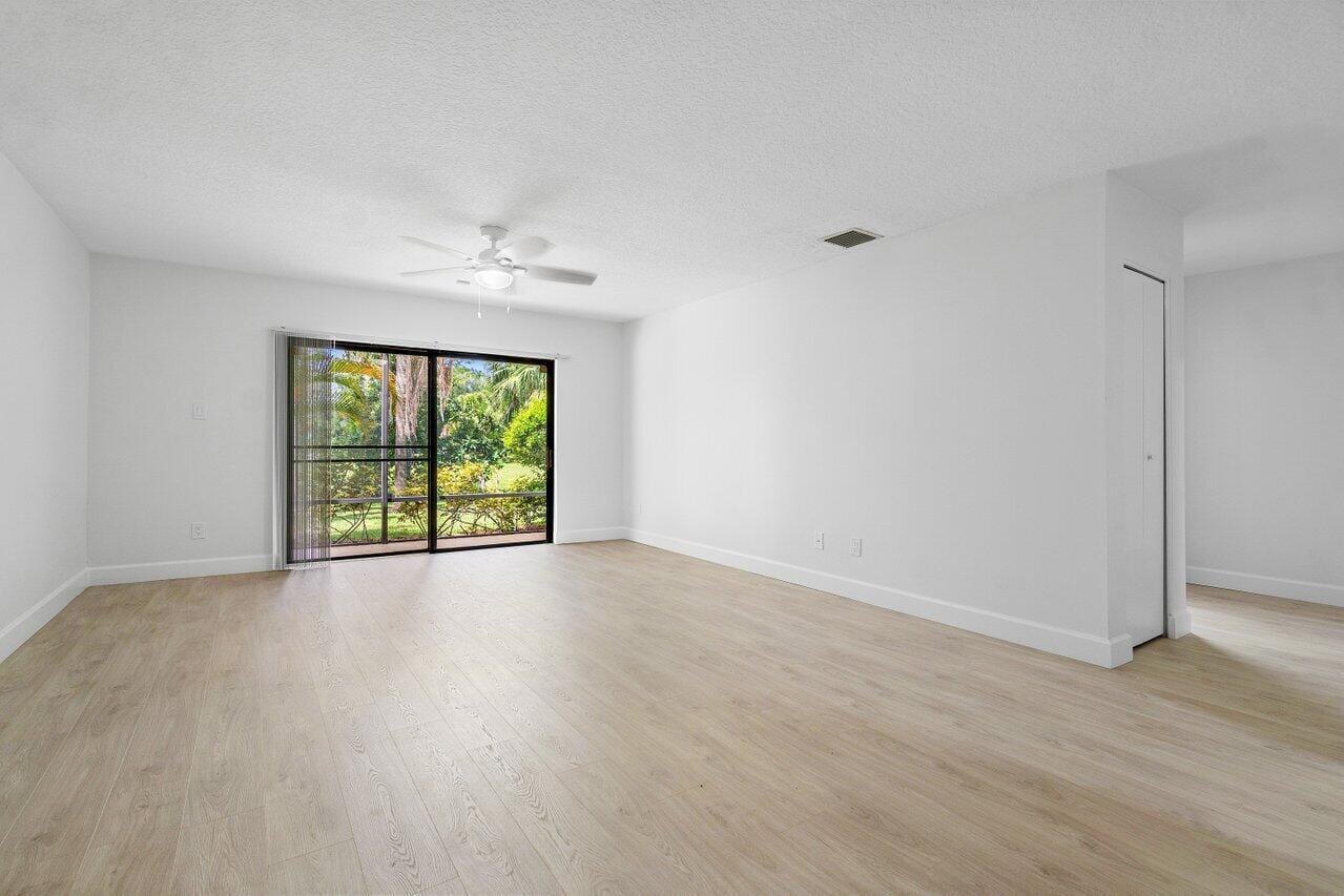 9405 Dundee Drive, Lake Worth, FL 33467 photo 21
