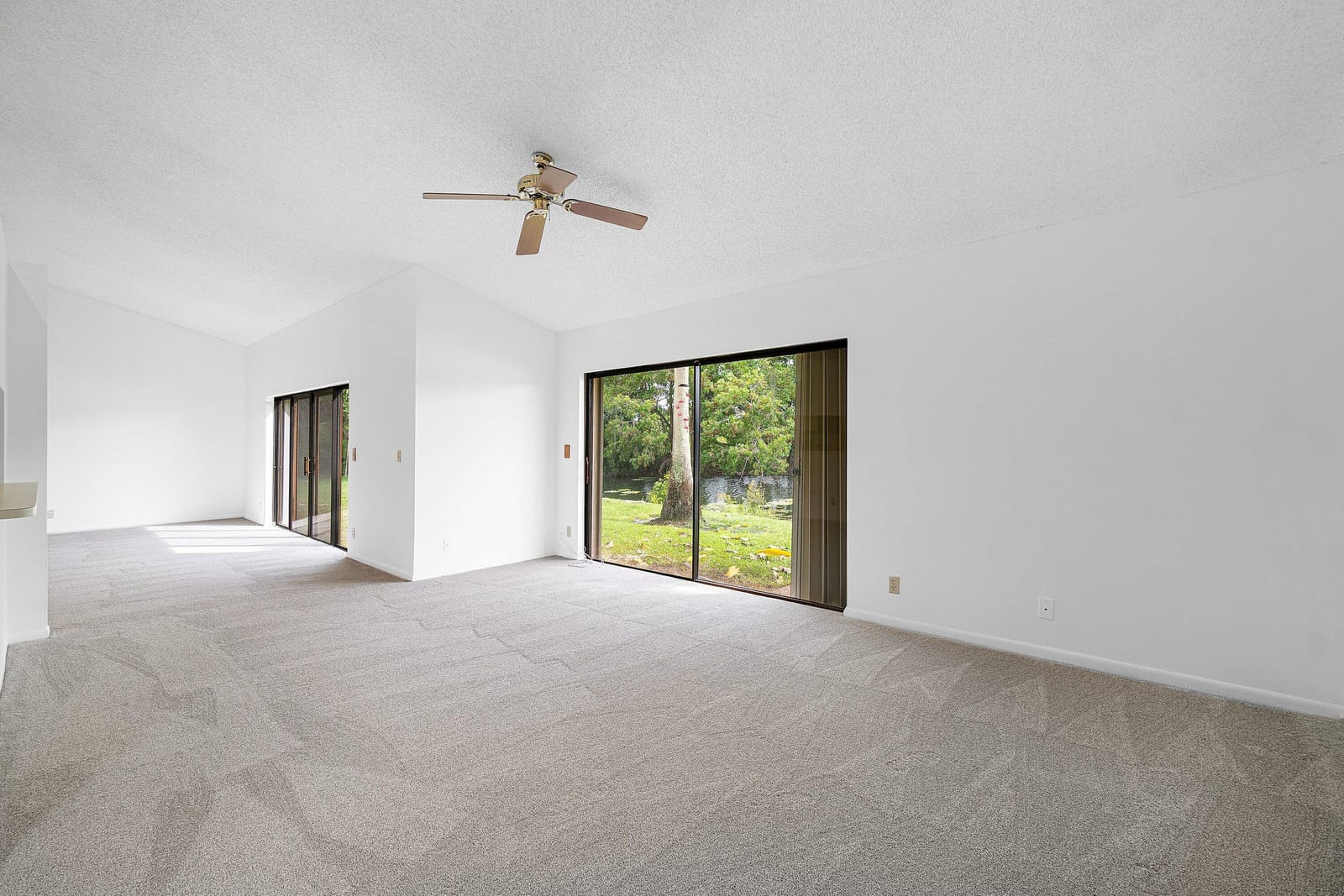 9297 Laurel Green Drive — photo 12