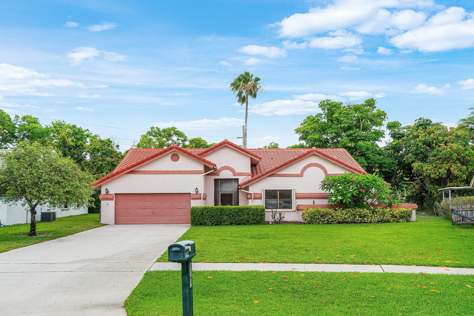 9297 Laurel Green Drive — photo 3