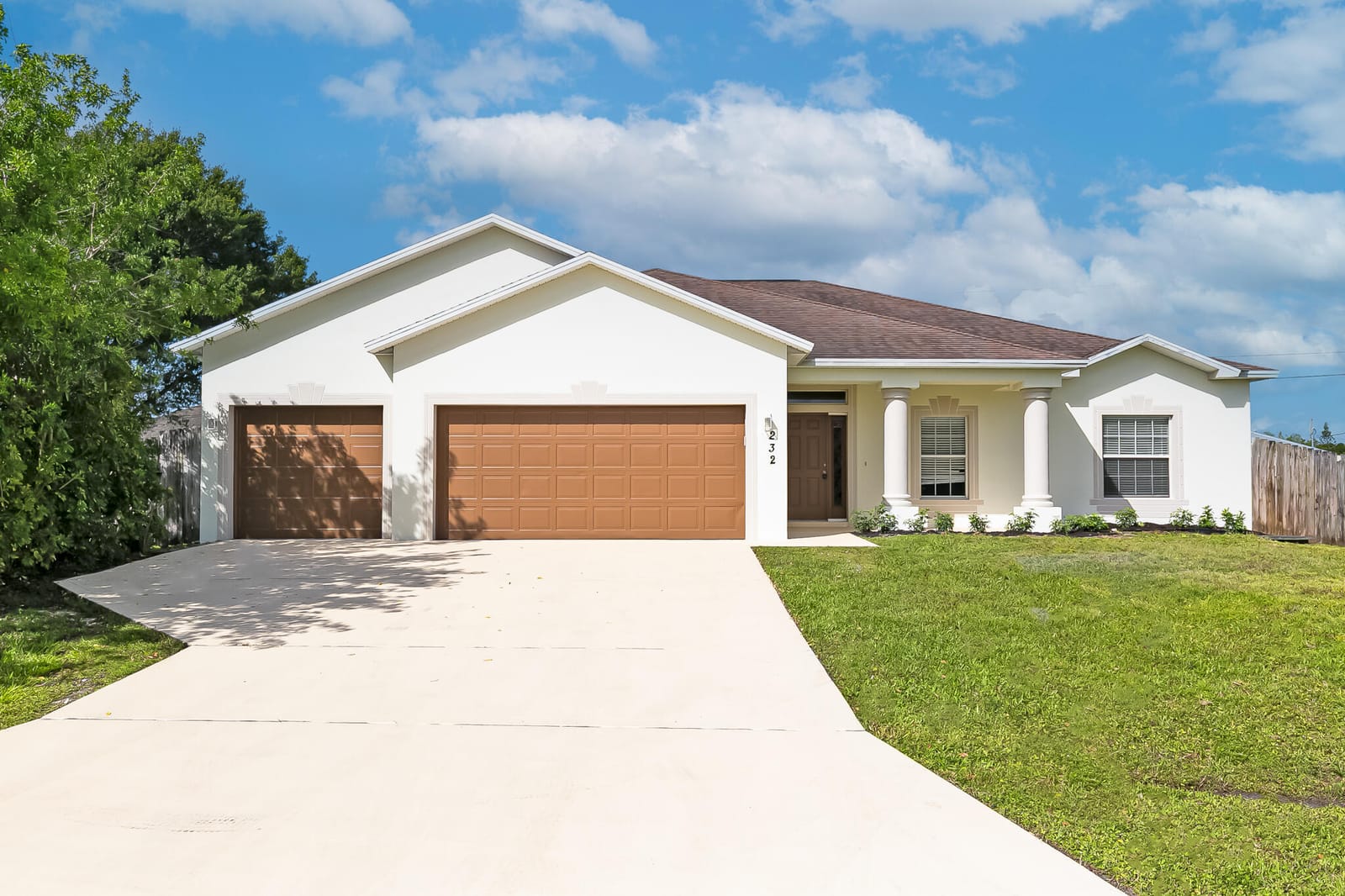 232 SW Aldoro Place — photo 1