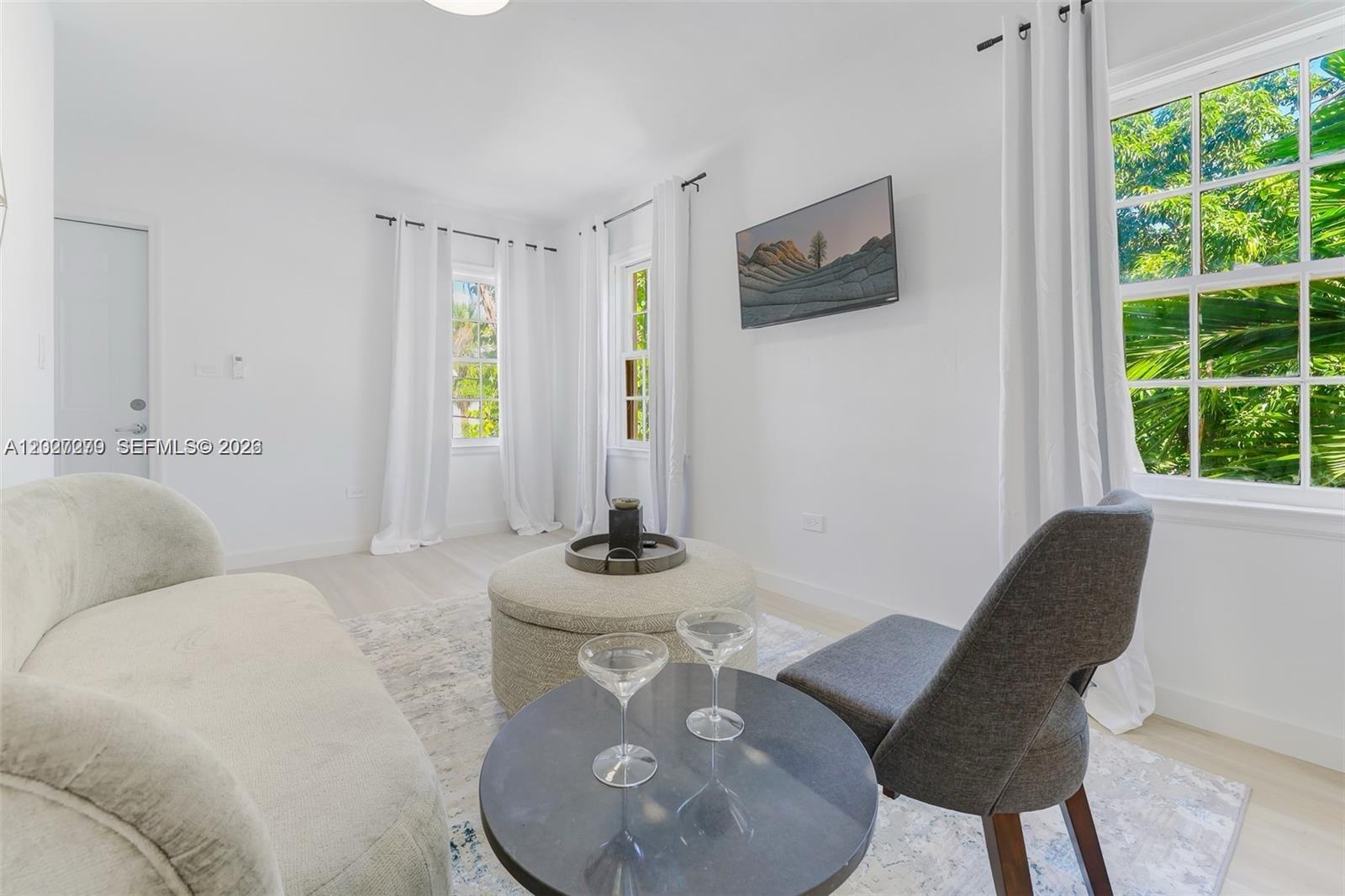 421 75th Street 4, Miami Beach, FL 33141, Miami Beach