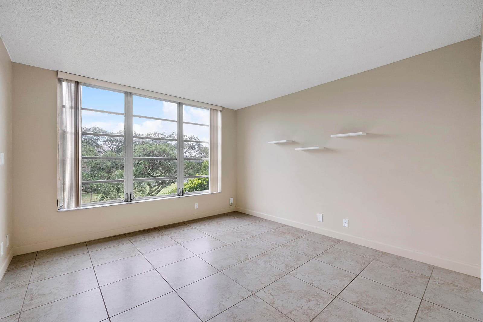 3900 Oaks Clubhouse Drive 411 — photo 11