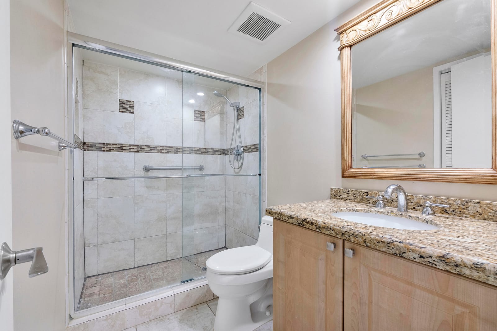 3900 Oaks Clubhouse Drive 411 — photo 12