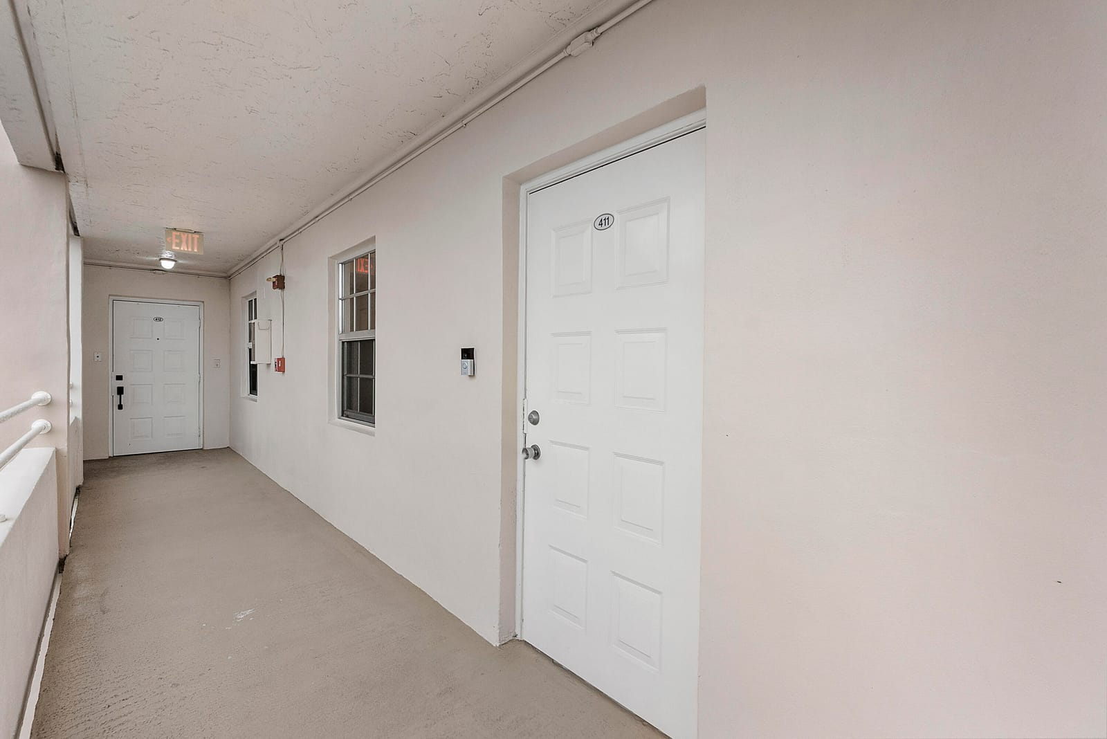 3900 Oaks Clubhouse Drive 411 — photo 5
