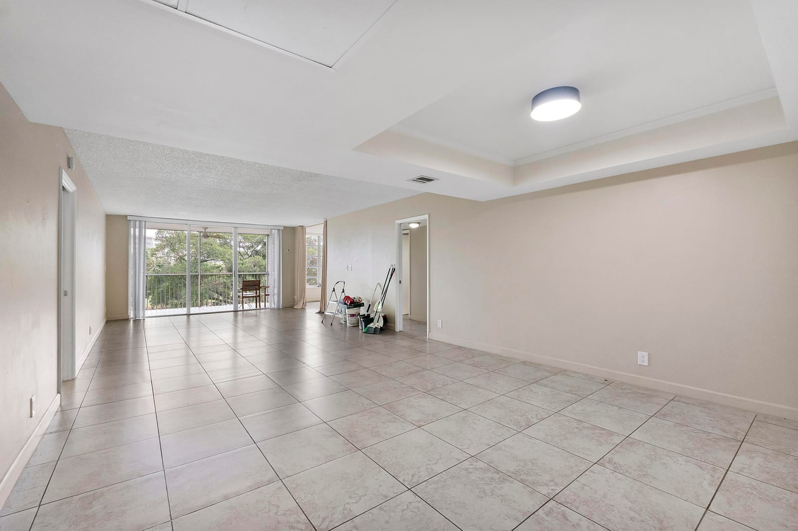 3900 Oaks Clubhouse Drive 411 — photo 7
