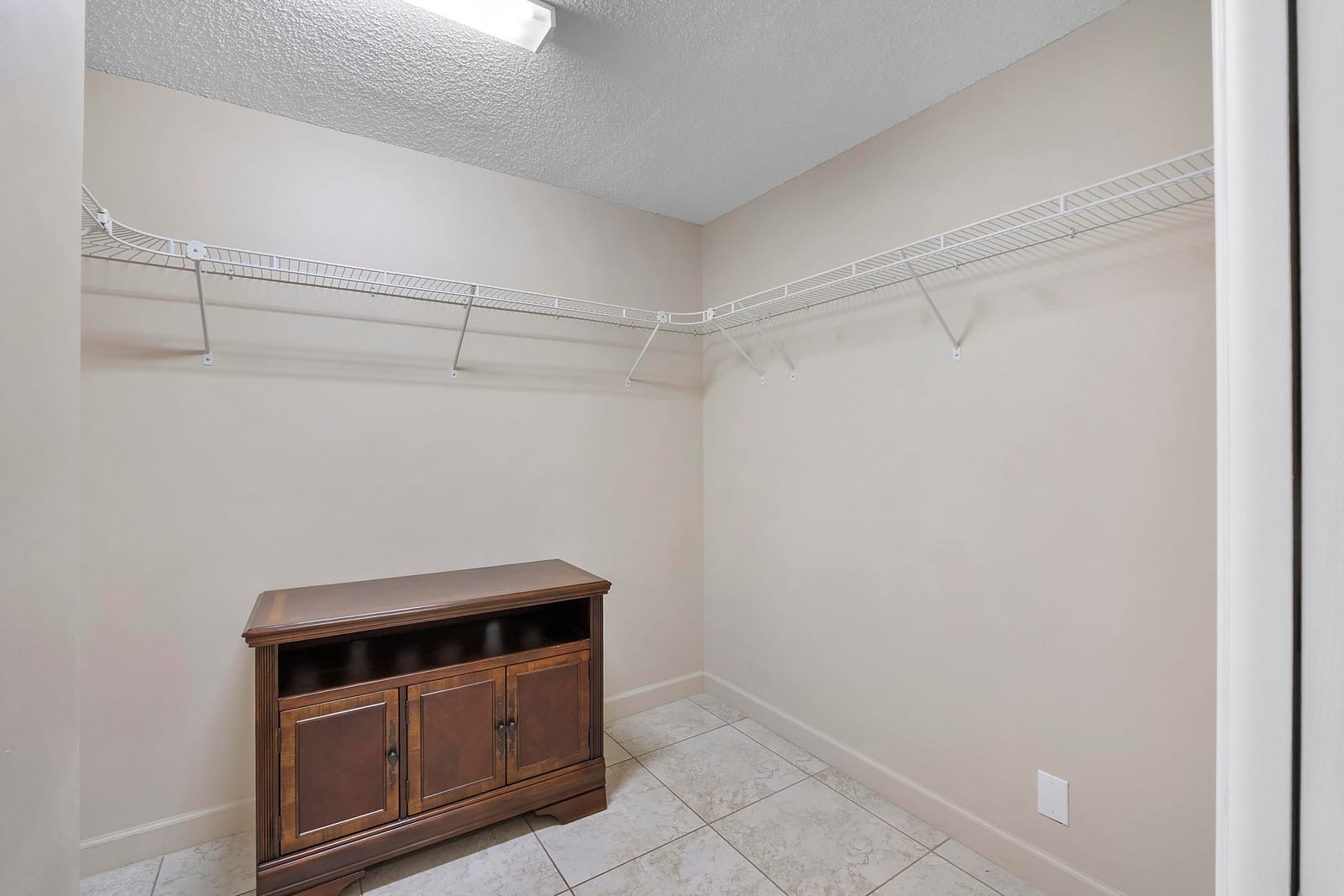 3900 Oaks Clubhouse Drive 411 — photo 9