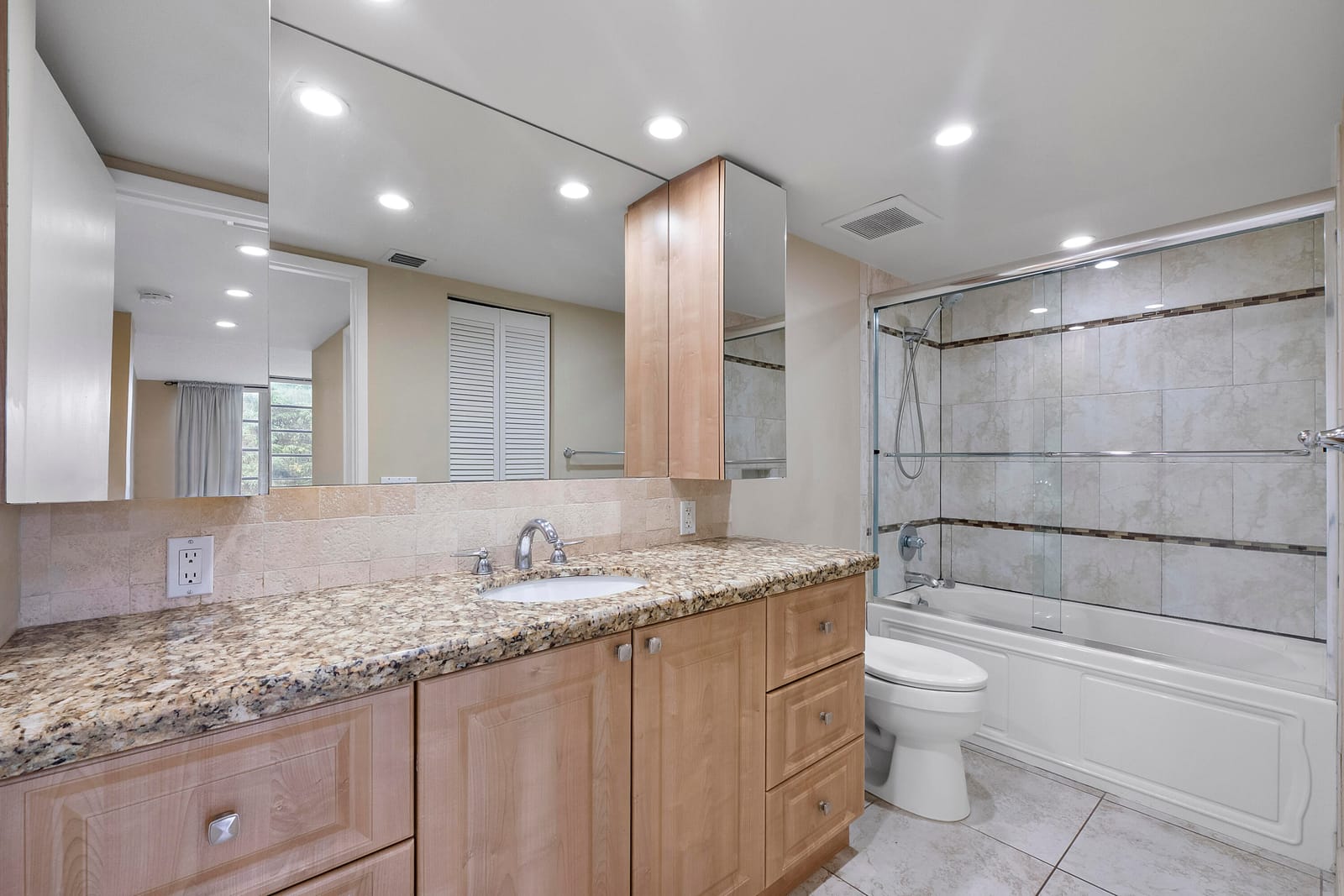 3900 Oaks Clubhouse Drive 411 — photo 10