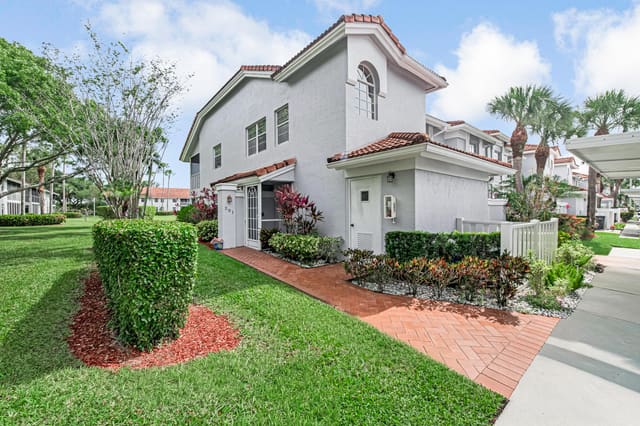 7384 Lake Meadow Way 201, Palm Isles I, Ii And Iii Condos, Boynton Beach, FL