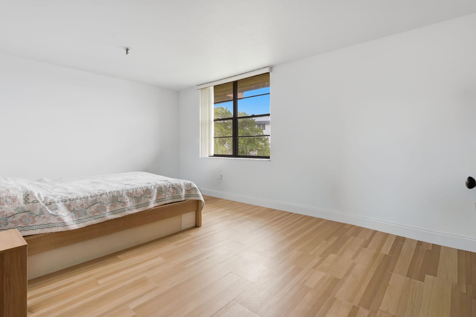 661 NE 195th Street 310 — photo 8