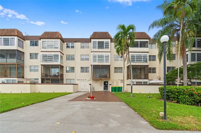 7100 NW 17th Street 219, Omega Villa, Plantation, FL