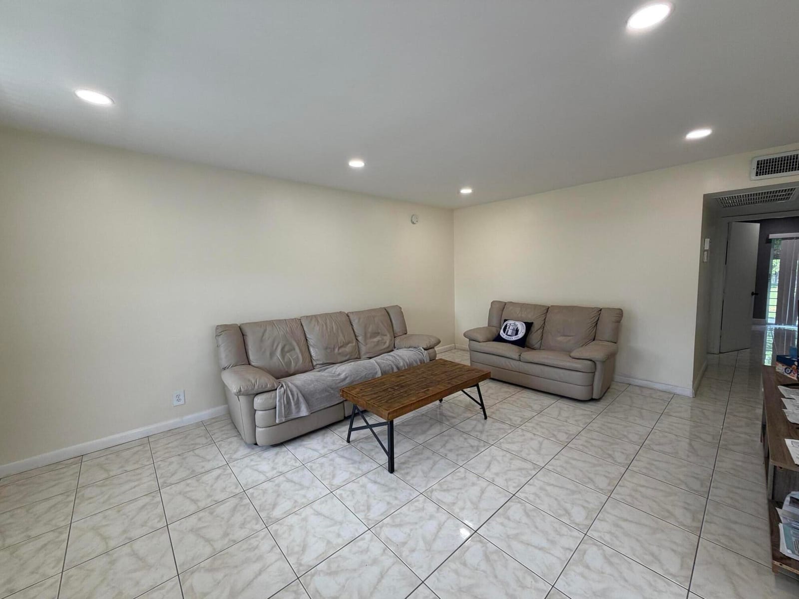 229 E Durham E 229, Deerfield Beach, FL 33442 photo 5