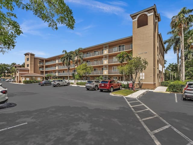 12511 Imperial Isle Drive 402, Coral Cove, Boynton Beach, FL