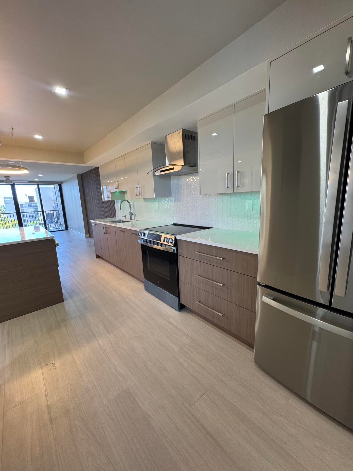 12 Royal Palm Way 603 — photo 7