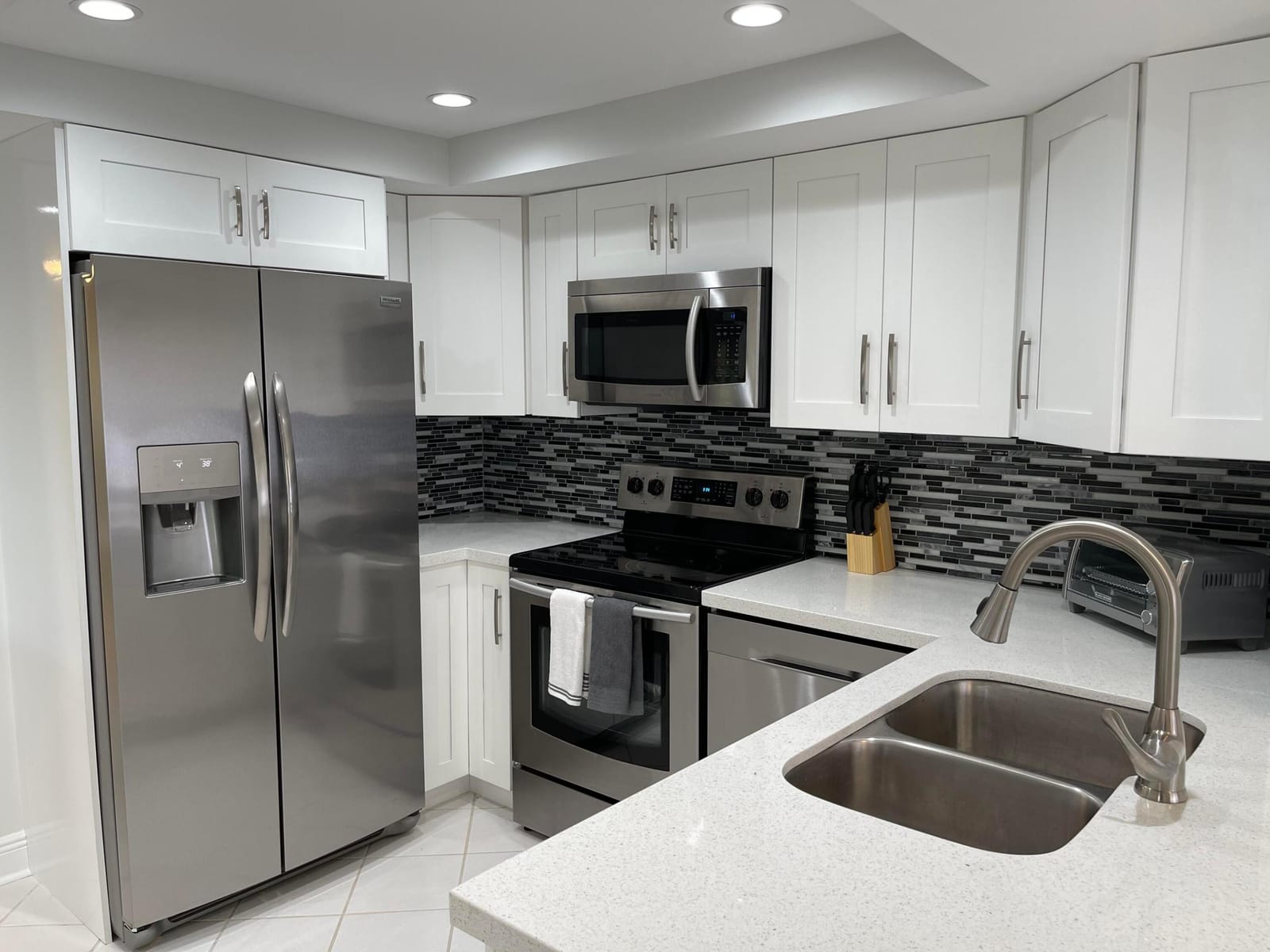 1660 Twelve Oaks Way 203 — photo 2