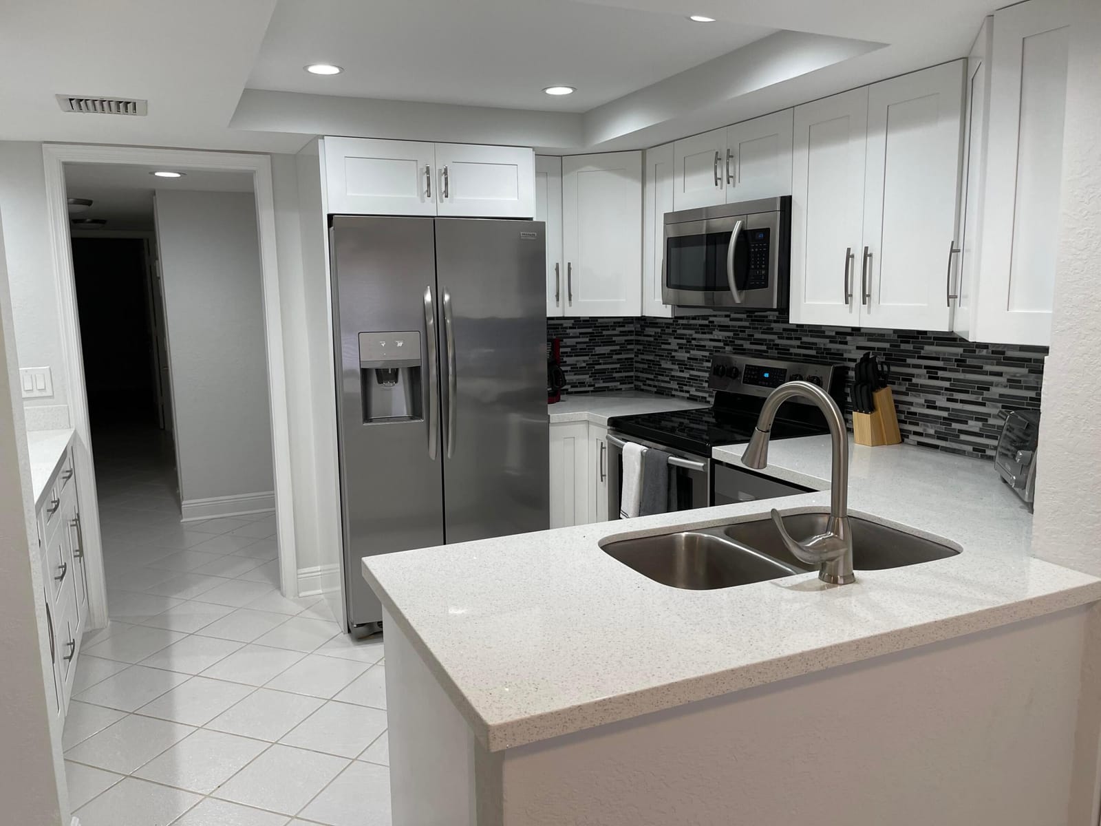 1660 Twelve Oaks Way 203 — photo 3