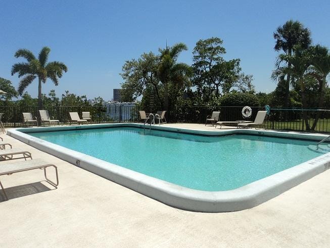 1660 Twelve Oaks Way 203, North Palm Beach, FL 33408 photo 14