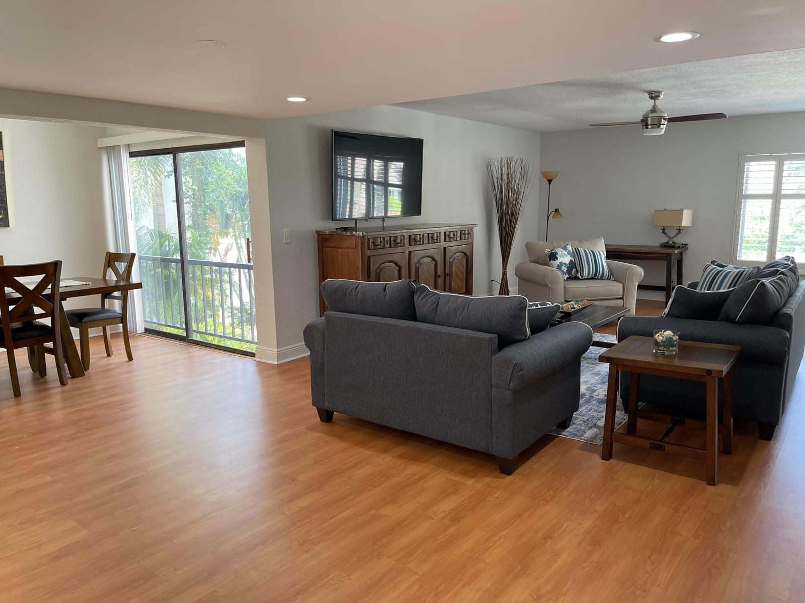 1660 Twelve Oaks Way 203 — photo 5