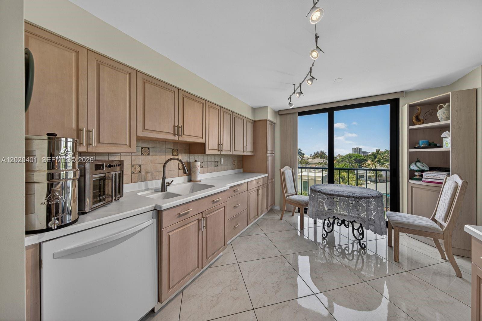 1901 N Ocean Boulevard 4D — photo 9