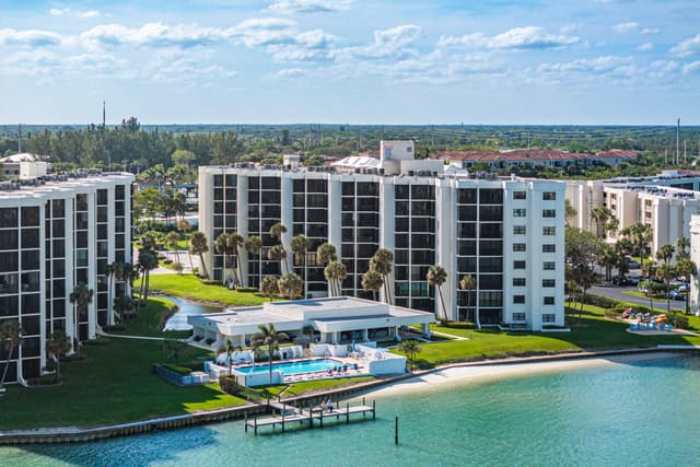 19800 Sandpointe Bay Drive 205, sold in Sandpointe Bay Condo, Tequesta, FL