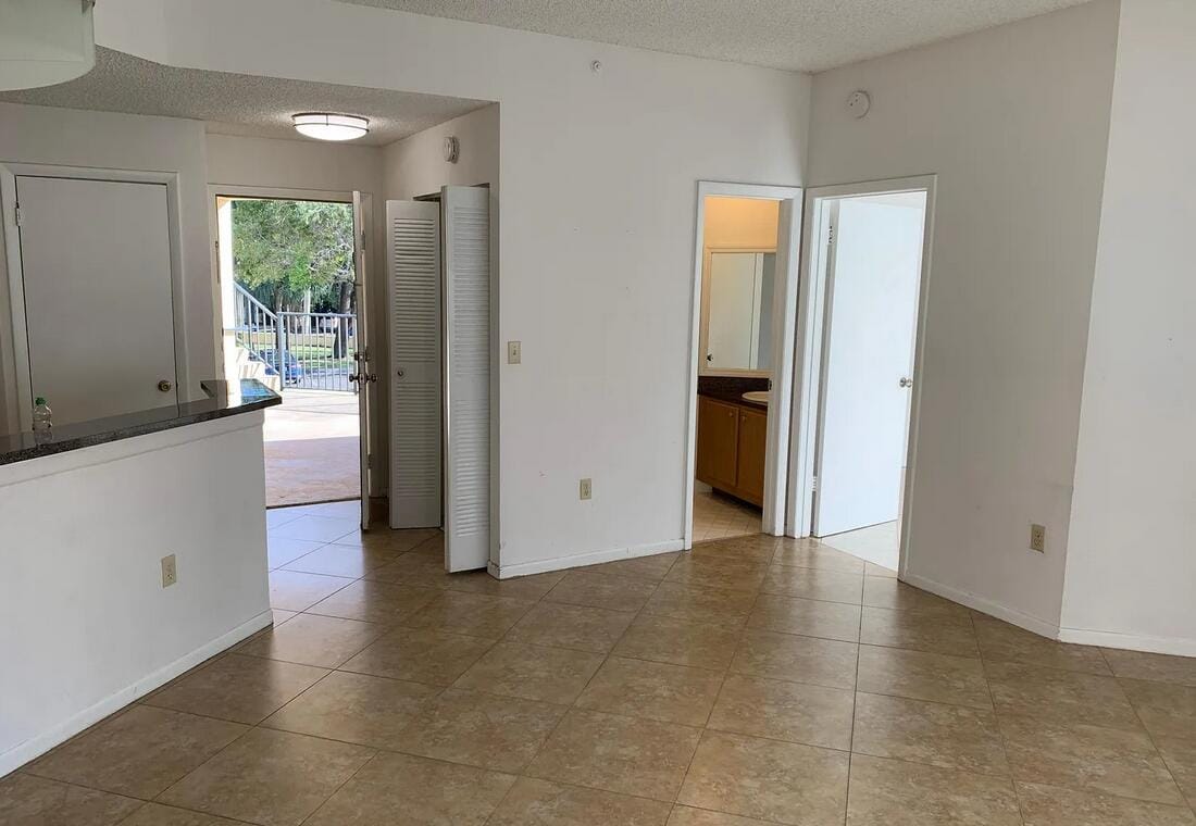 2445 SW 18th Terrace 703 — photo 3