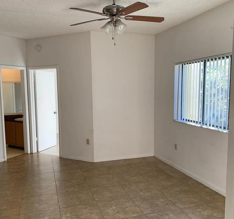 2445 SW 18th Terrace 703 — photo 6
