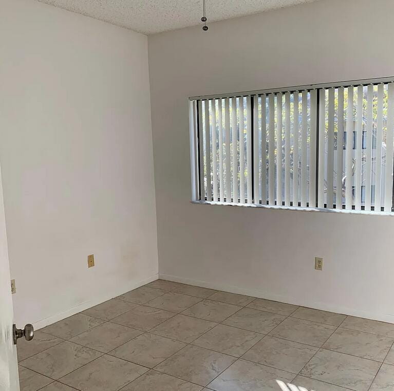 2445 SW 18th Terrace 703 — photo 7