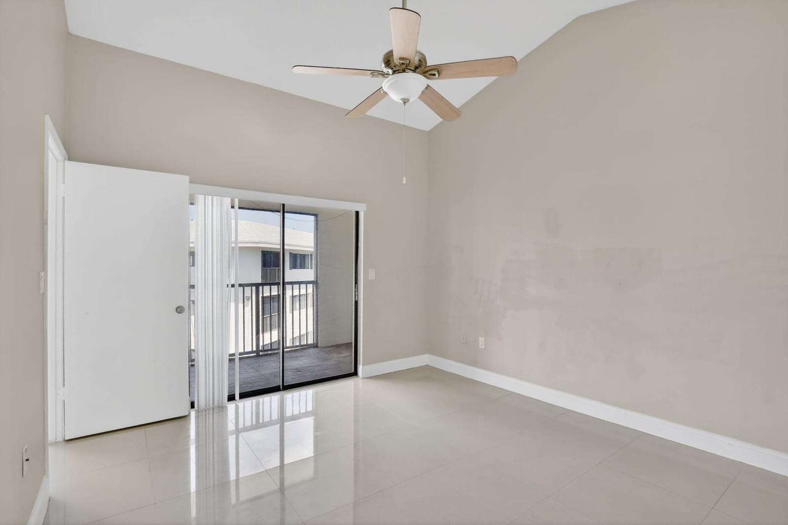2445 SW 18th Terrace 922 — photo 10