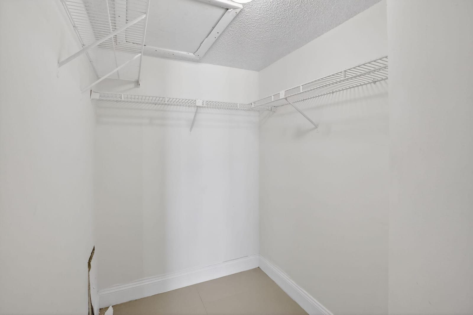 2445 SW 18th Terrace 922 — photo 11