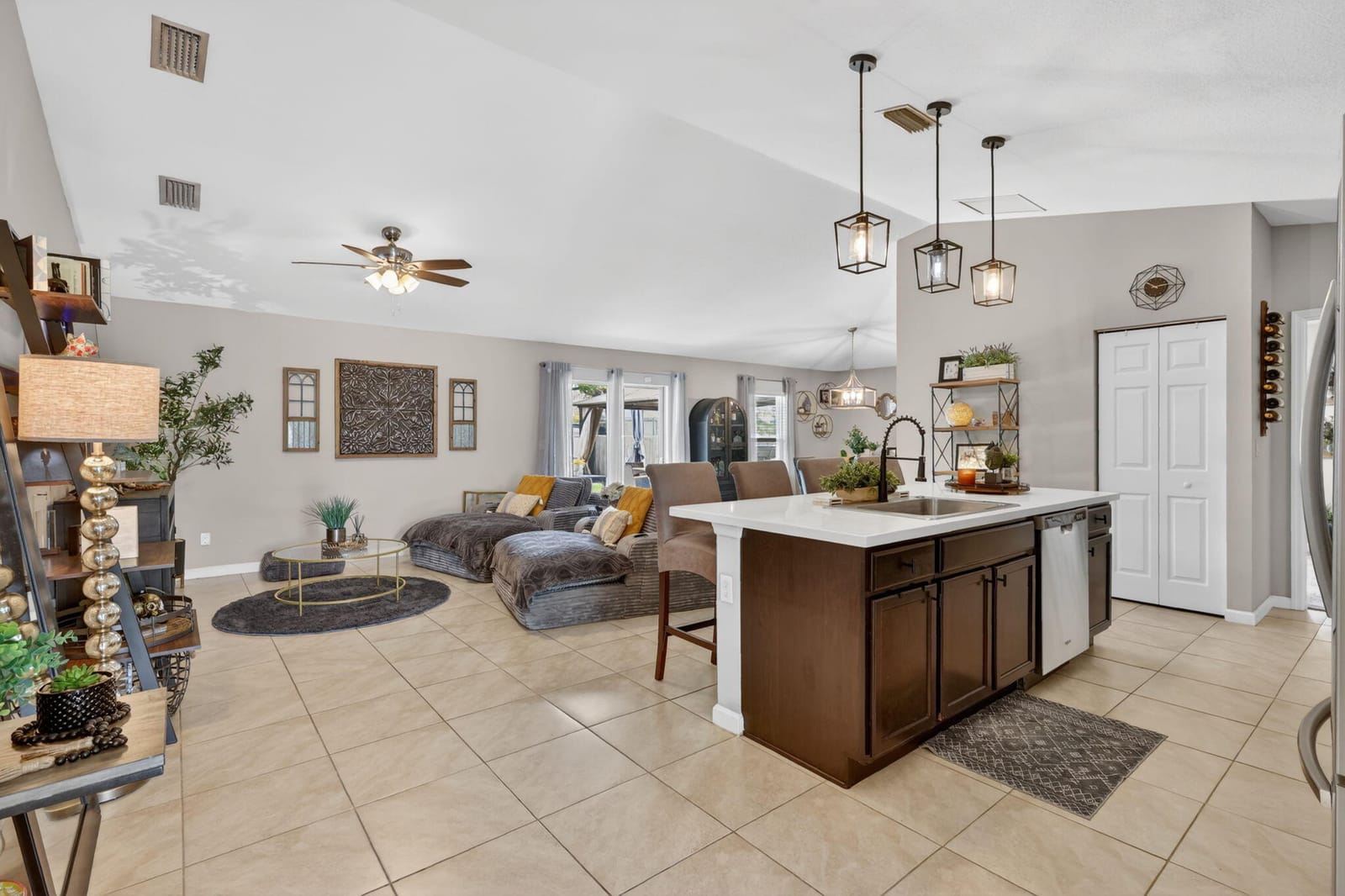 473 SE Streamlet Avenue — photo 4