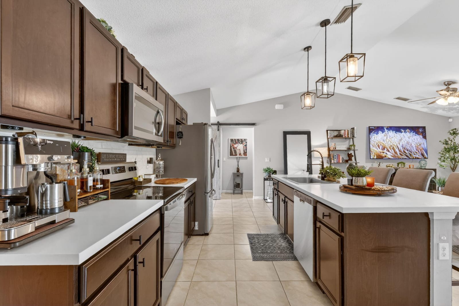473 SE Streamlet Avenue — photo 8