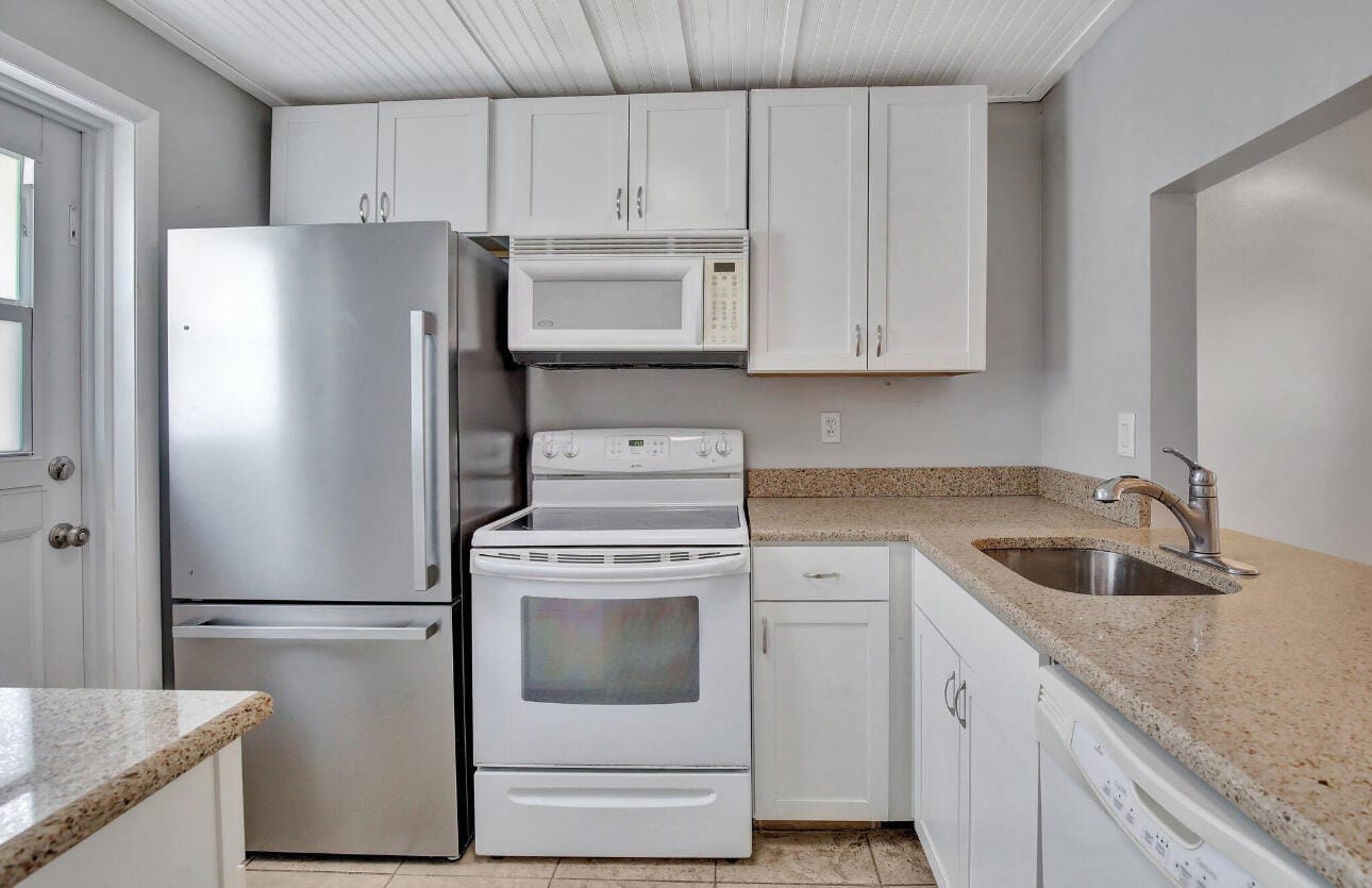 4025 N Federal Highway 212a — photo 2