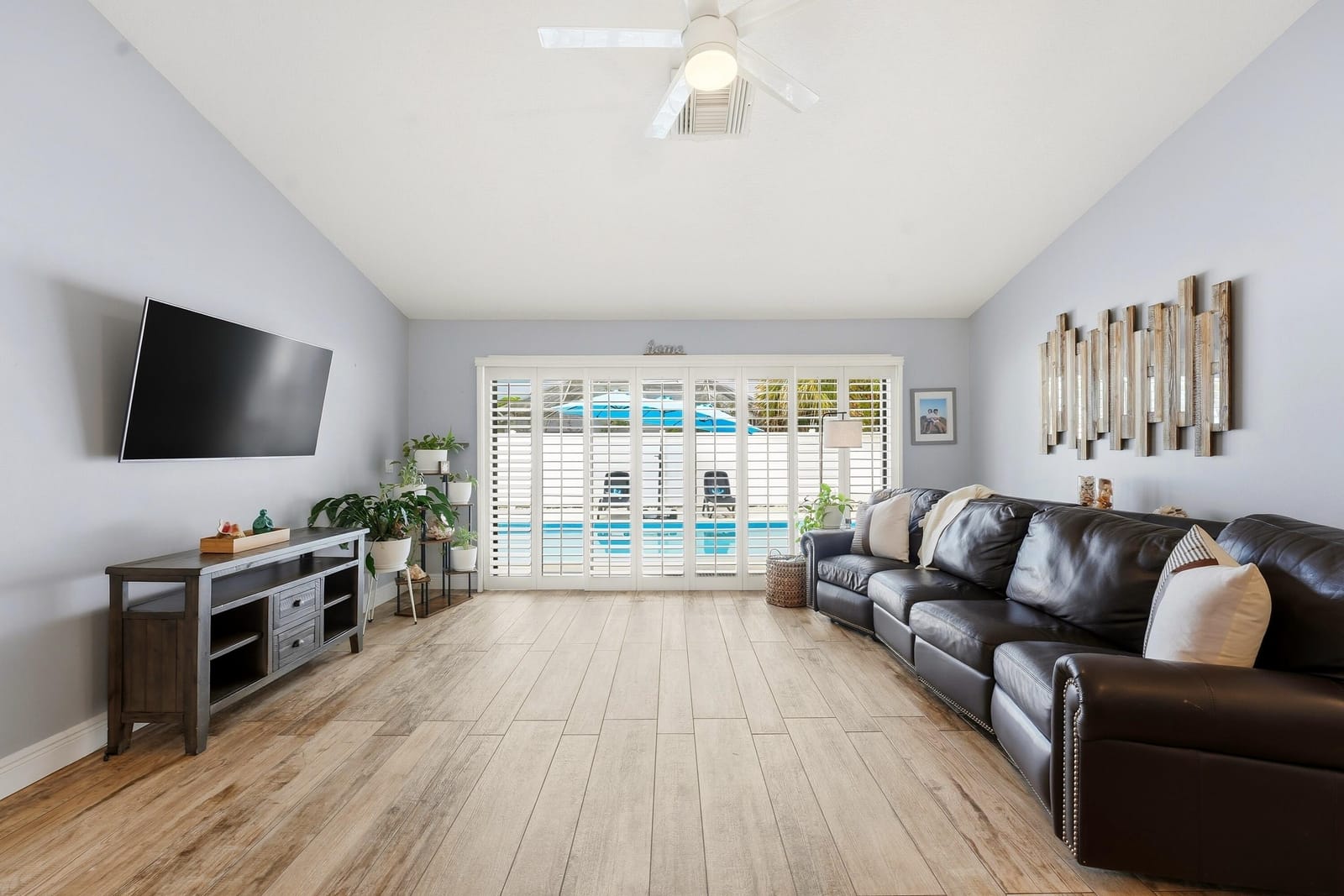 6273 Barbara Street — photo 3